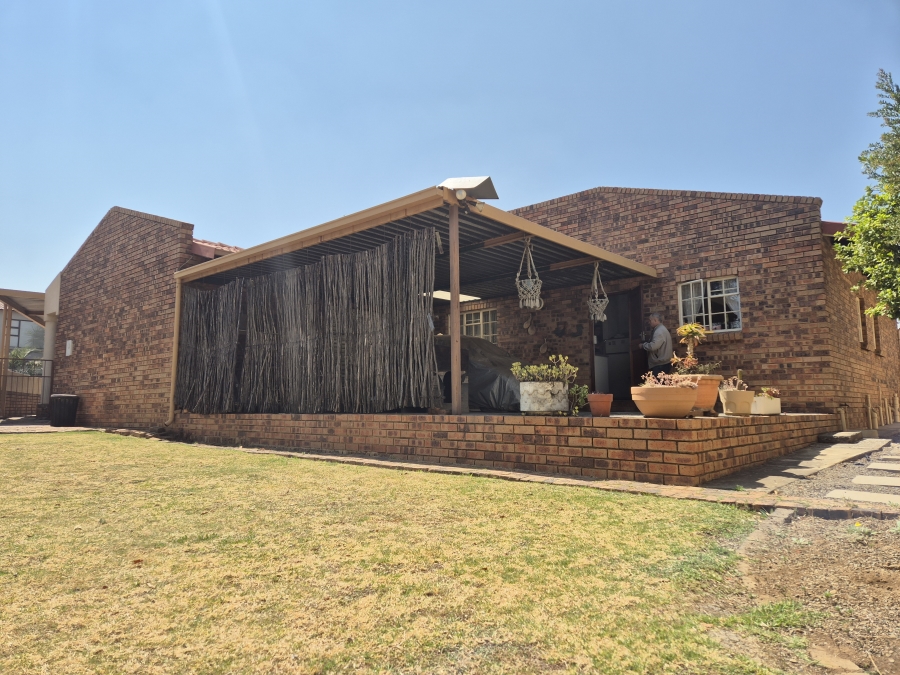 2 Bedroom Property for Sale in Sonneveld Gauteng