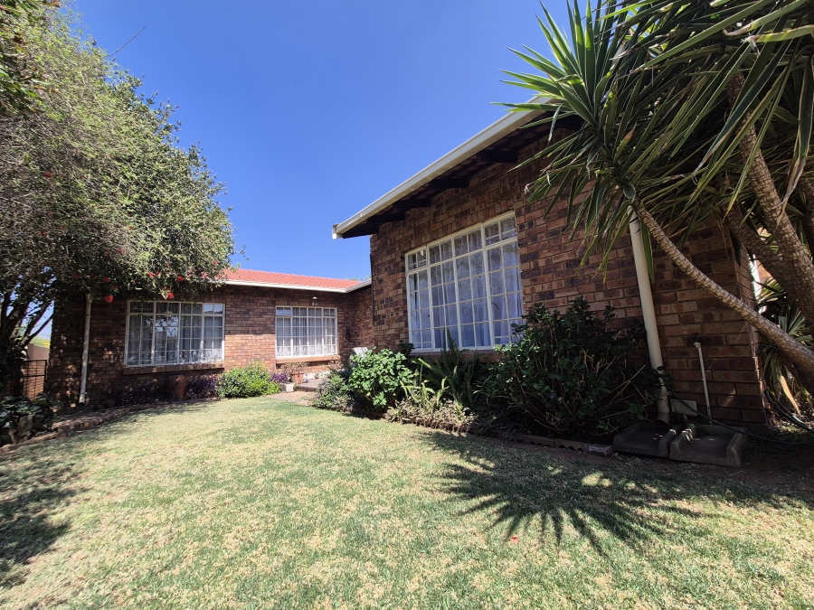 2 Bedroom Property for Sale in Sonneveld Gauteng