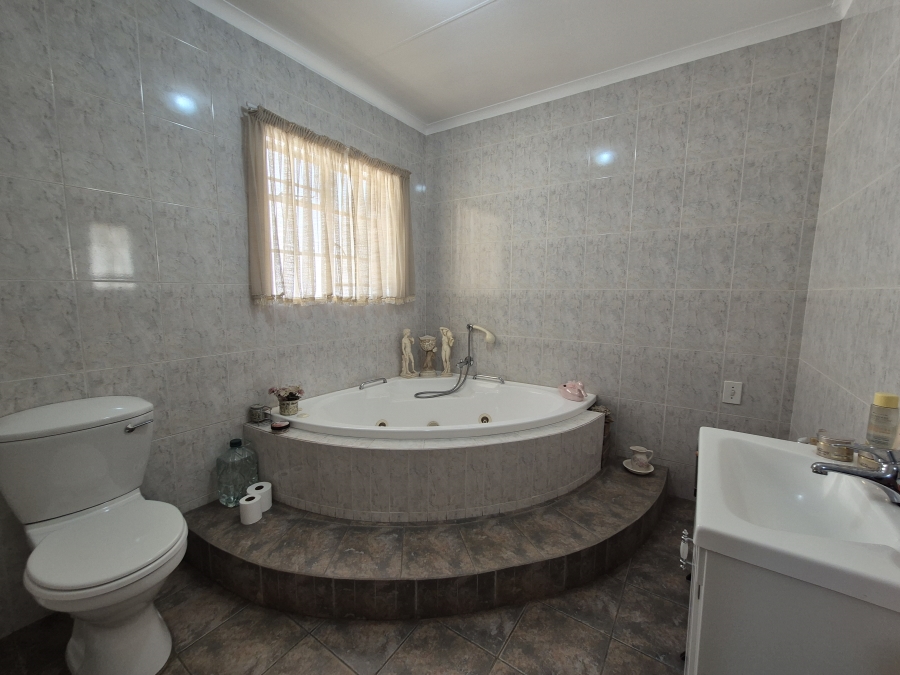 2 Bedroom Property for Sale in Sonneveld Gauteng