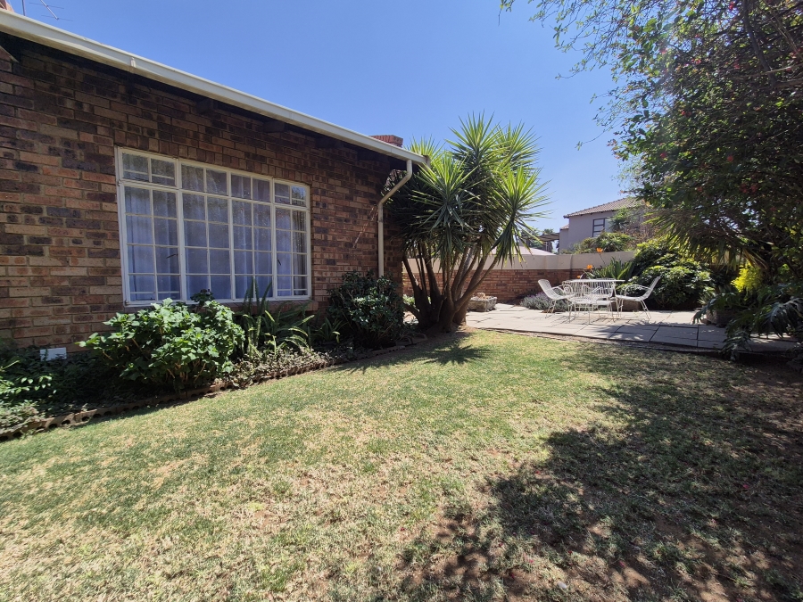 2 Bedroom Property for Sale in Sonneveld Gauteng