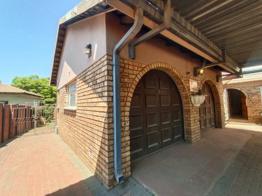 3 Bedroom Property for Sale in Bonanne Gauteng