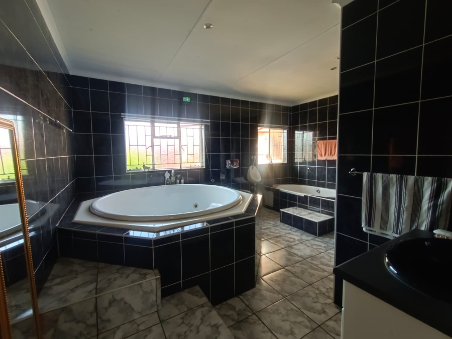 4 Bedroom Property for Sale in Vanderbijlpark SE 1 Gauteng