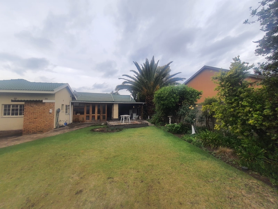 4 Bedroom Property for Sale in Flora Gardens Gauteng