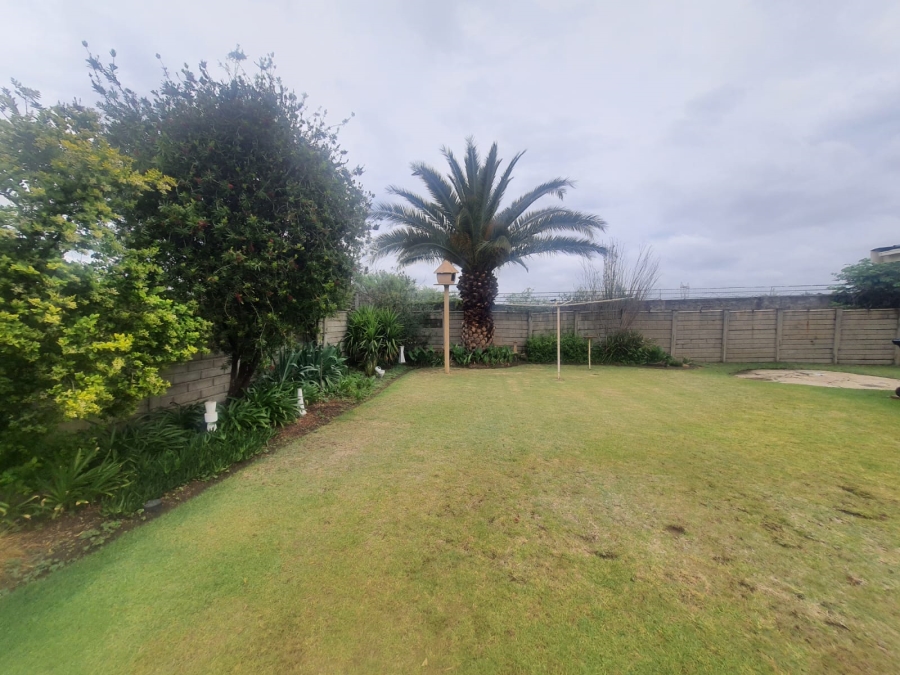 4 Bedroom Property for Sale in Flora Gardens Gauteng