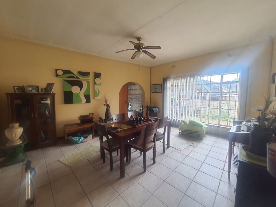 4 Bedroom Property for Sale in Flora Gardens Gauteng