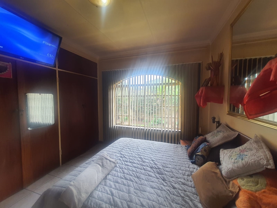 4 Bedroom Property for Sale in Flora Gardens Gauteng
