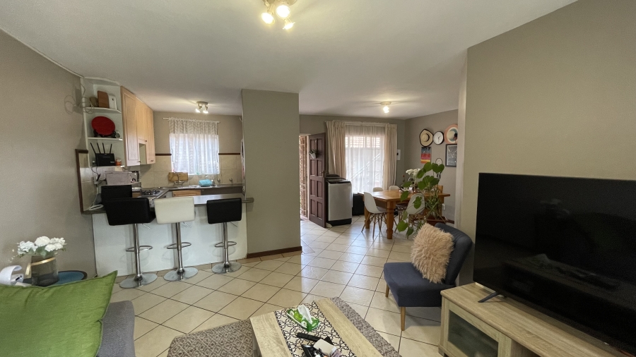 2 Bedroom Property for Sale in Die Hoewes Gauteng