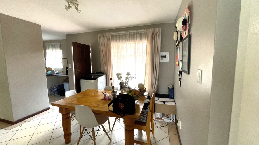 2 Bedroom Property for Sale in Die Hoewes Gauteng
