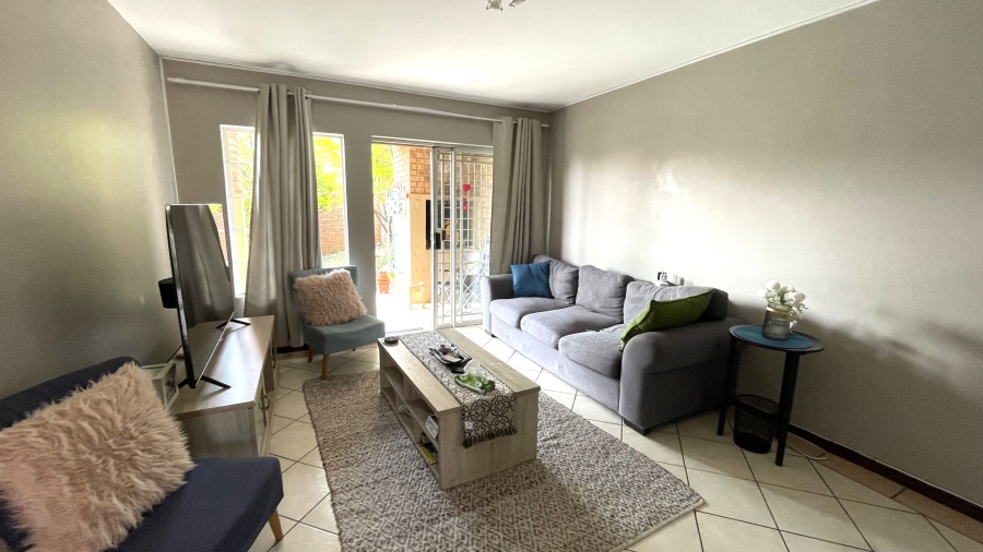 2 Bedroom Property for Sale in Die Hoewes Gauteng