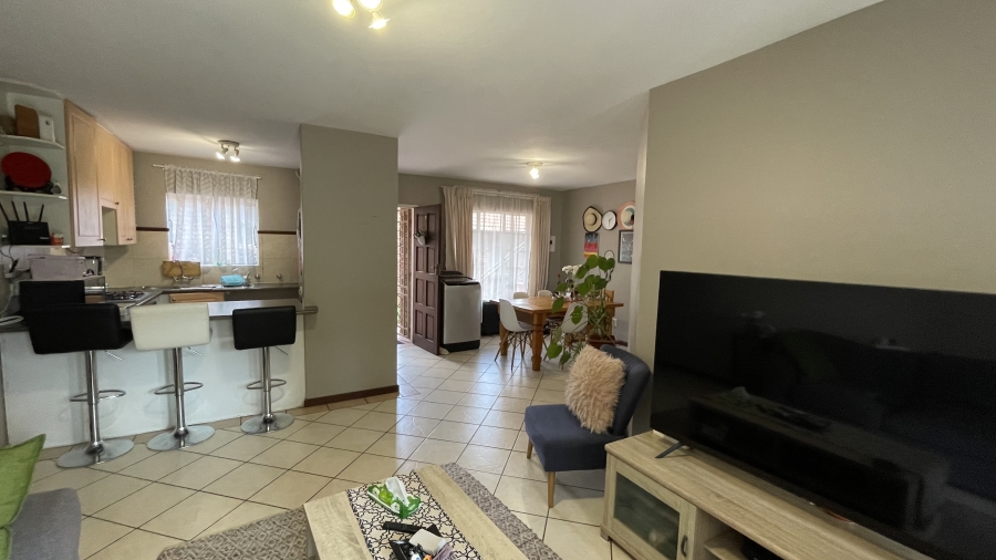2 Bedroom Property for Sale in Die Hoewes Gauteng
