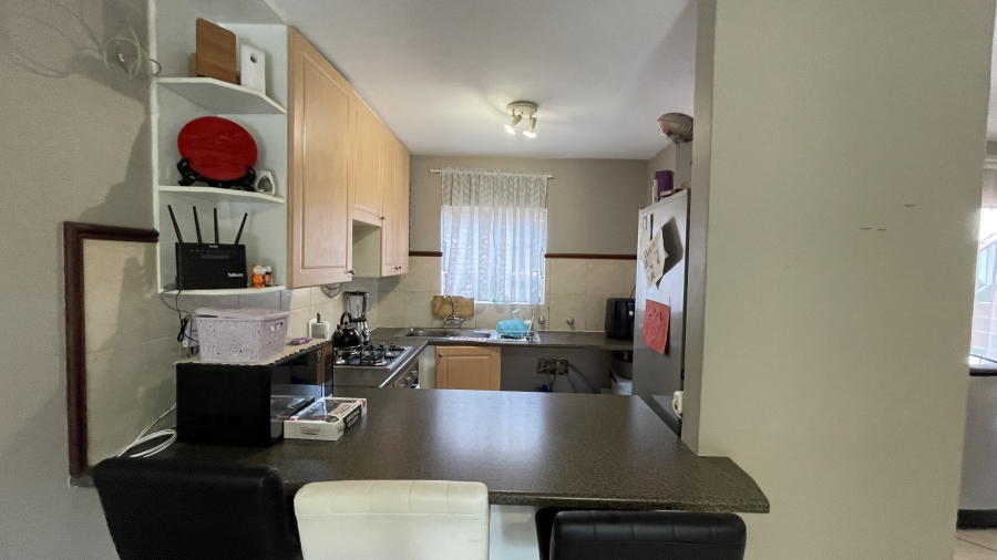 2 Bedroom Property for Sale in Die Hoewes Gauteng