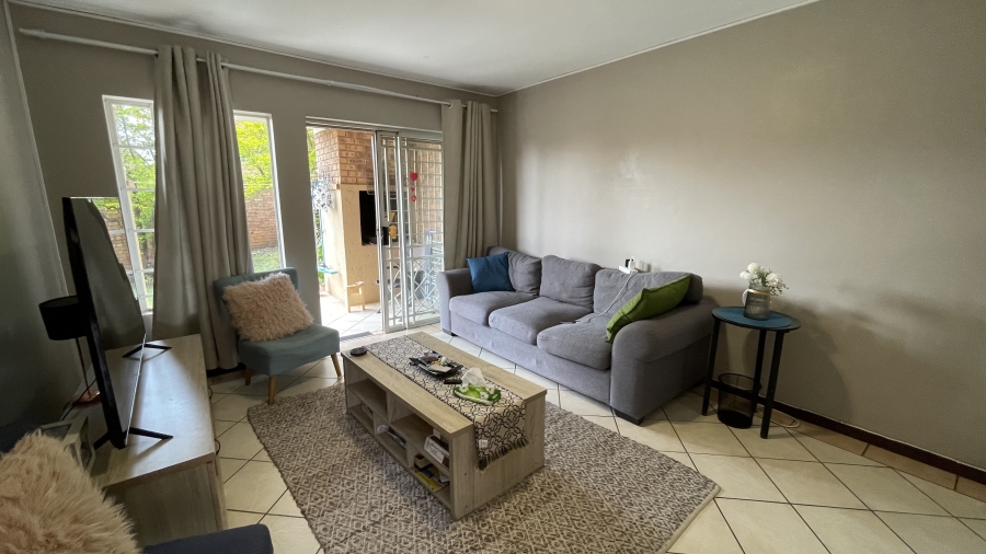 2 Bedroom Property for Sale in Die Hoewes Gauteng