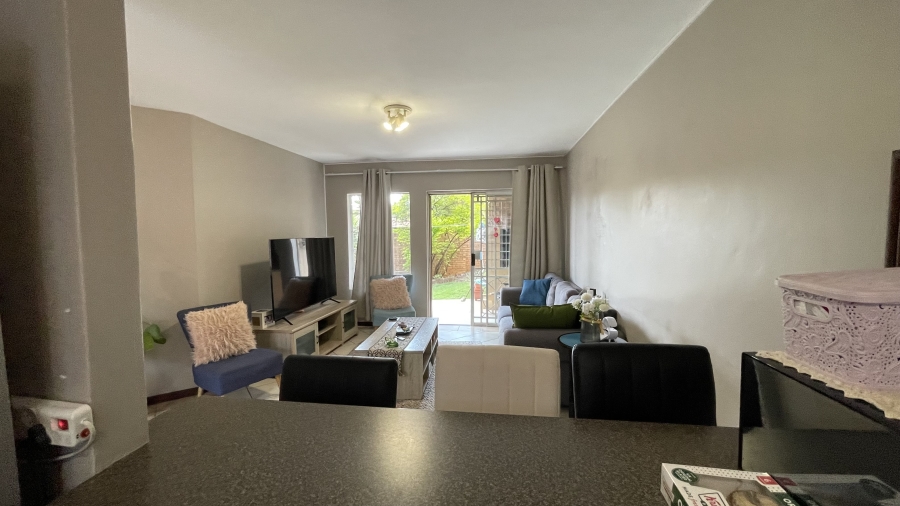 2 Bedroom Property for Sale in Die Hoewes Gauteng