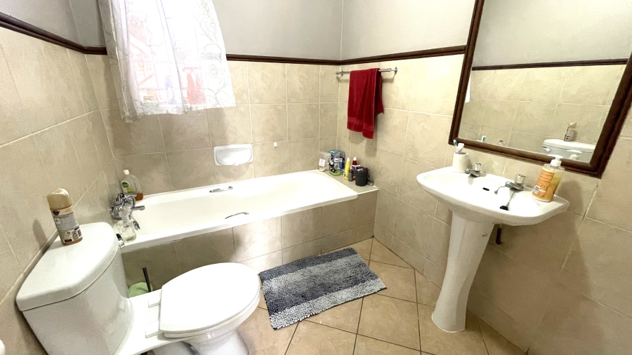 2 Bedroom Property for Sale in Die Hoewes Gauteng