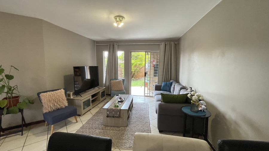 2 Bedroom Property for Sale in Die Hoewes Gauteng