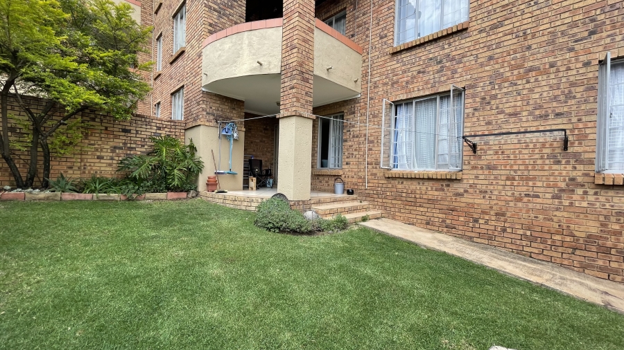 2 Bedroom Property for Sale in Die Hoewes Gauteng