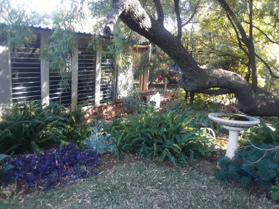 5 Bedroom Property for Sale in Kameeldrift West Gauteng