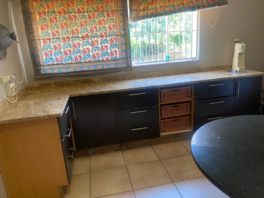 5 Bedroom Property for Sale in Kameeldrift West Gauteng