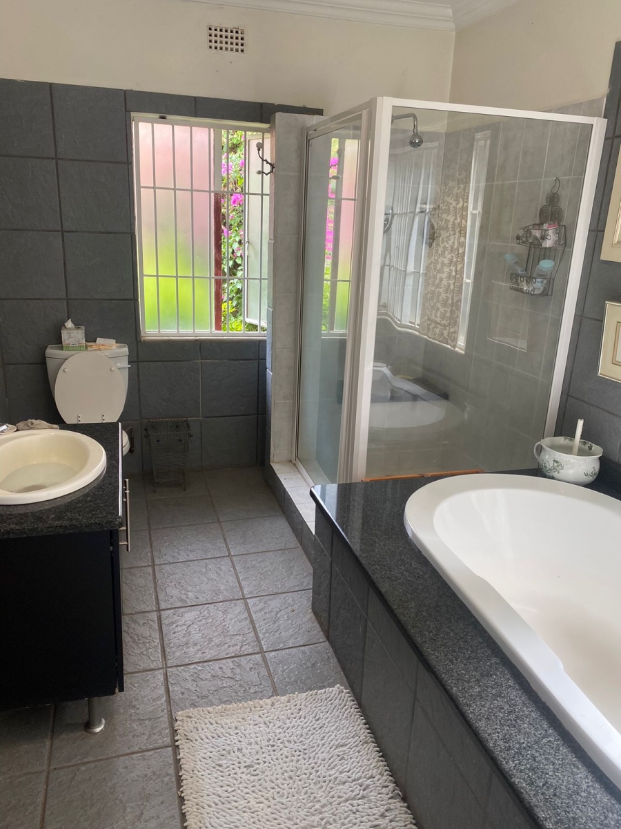 5 Bedroom Property for Sale in Kameeldrift West Gauteng