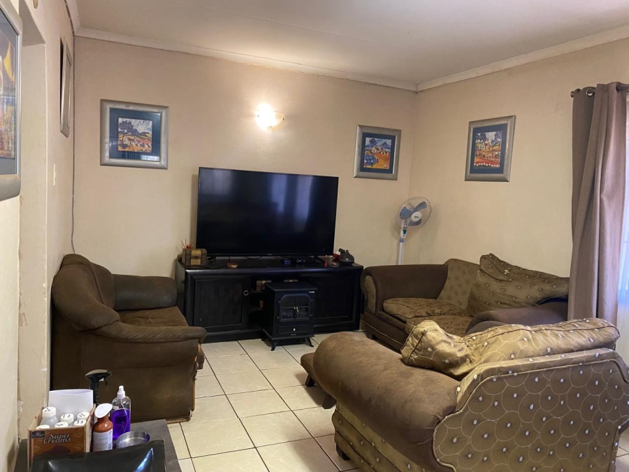 5 Bedroom Property for Sale in Kameeldrift West Gauteng