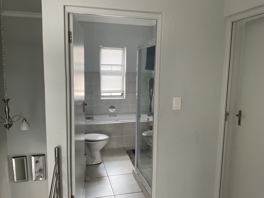 3 Bedroom Property for Sale in Thatchfield Estate Gauteng