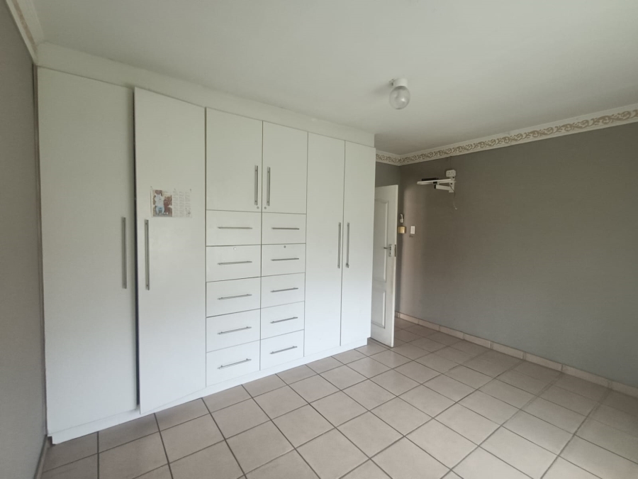 4 Bedroom Property for Sale in Vanderbijlpark SE 6 Gauteng