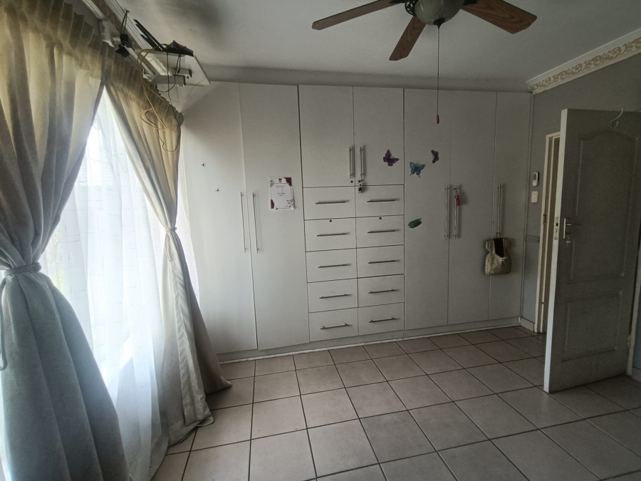 4 Bedroom Property for Sale in Vanderbijlpark SE 6 Gauteng