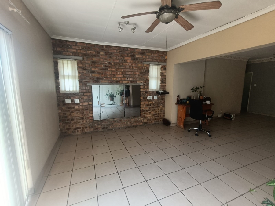 4 Bedroom Property for Sale in Vanderbijlpark SE 6 Gauteng