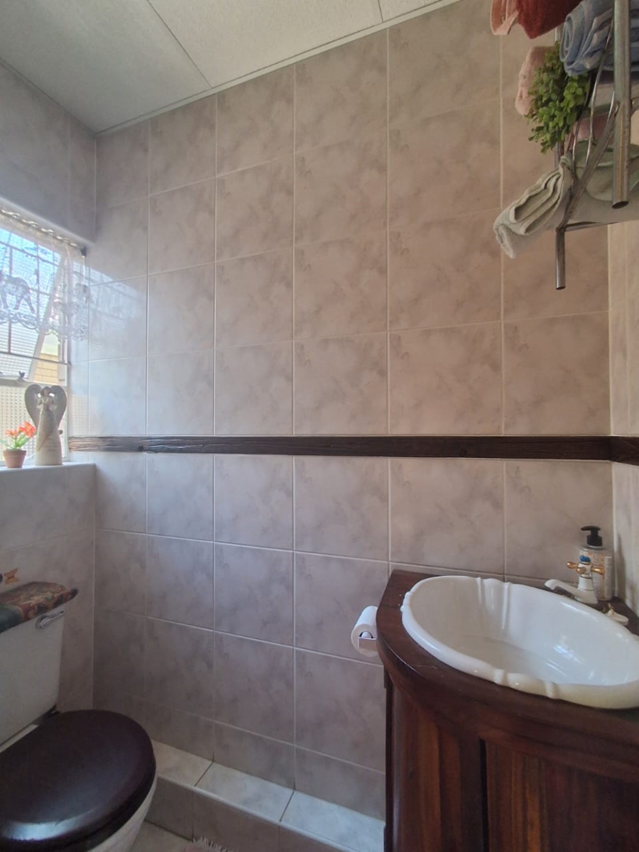 3 Bedroom Property for Sale in Three Rivers Proper Gauteng