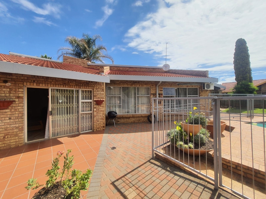 5 Bedroom Property for Sale in Vanderbijlpark SE Gauteng