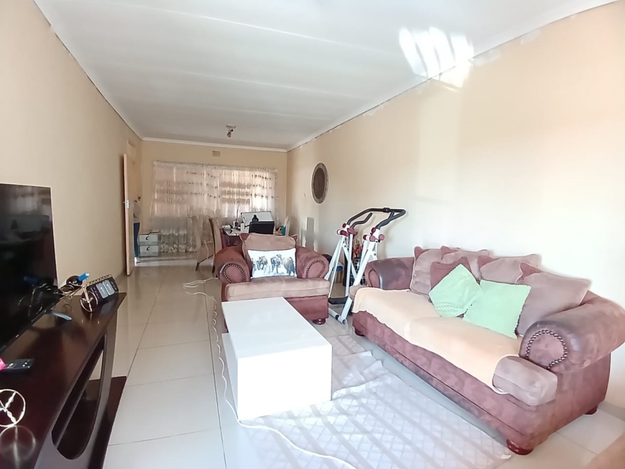 2 Bedroom Property for Sale in Vanderbijlpark CW 3 Gauteng