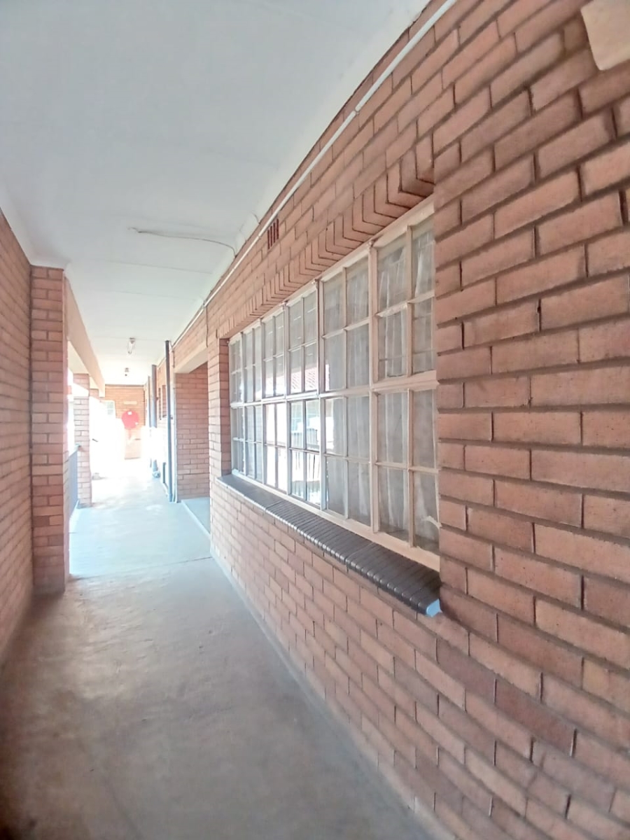 2 Bedroom Property for Sale in Vanderbijlpark CW 3 Gauteng