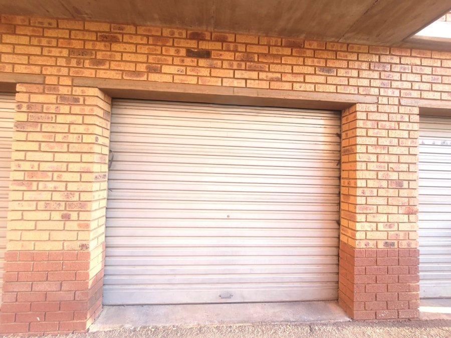 2 Bedroom Property for Sale in Zwartkop Gauteng