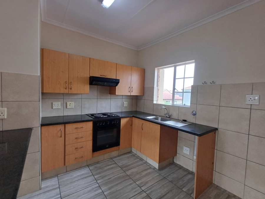 2 Bedroom Property for Sale in Sonneveld Gauteng