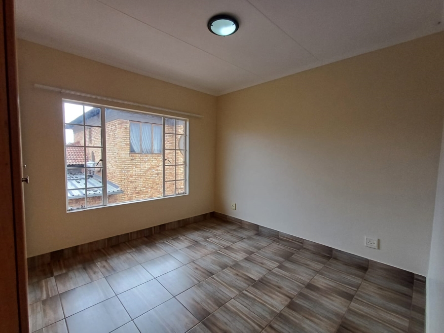 2 Bedroom Property for Sale in Sonneveld Gauteng