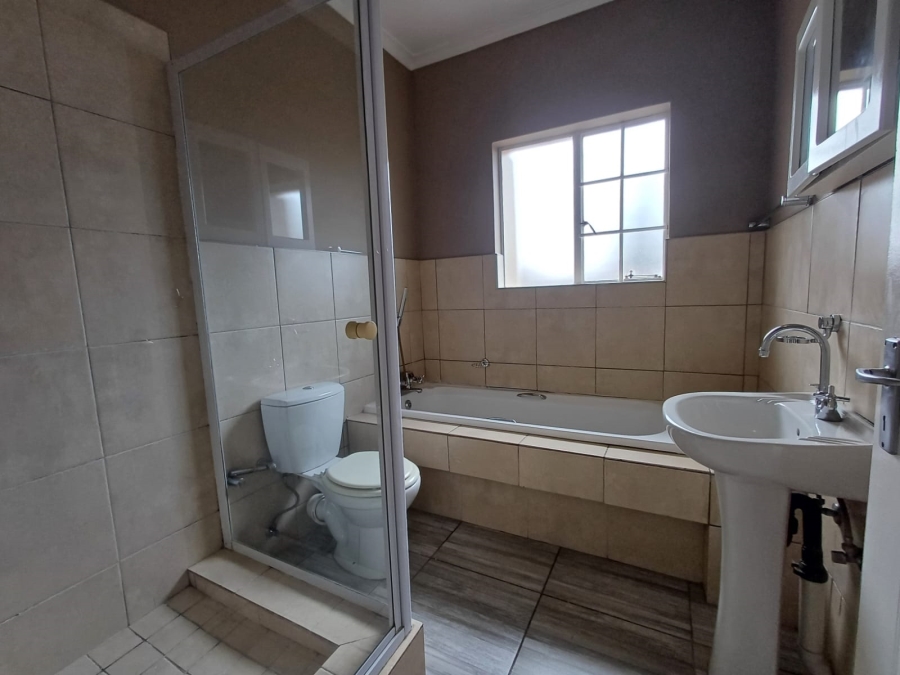 2 Bedroom Property for Sale in Sonneveld Gauteng