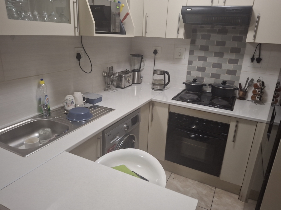 2 Bedroom Property for Sale in Commercia Gauteng