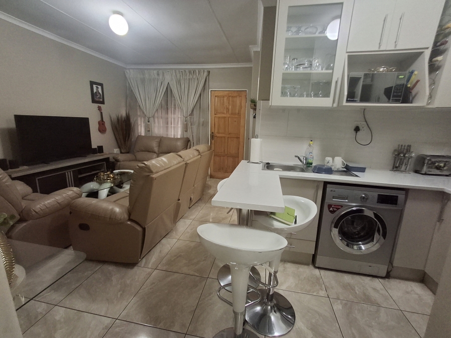 2 Bedroom Property for Sale in Commercia Gauteng