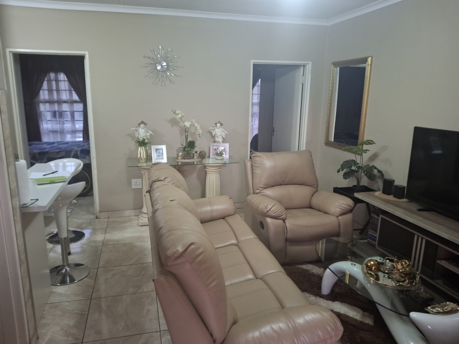 2 Bedroom Property for Sale in Commercia Gauteng