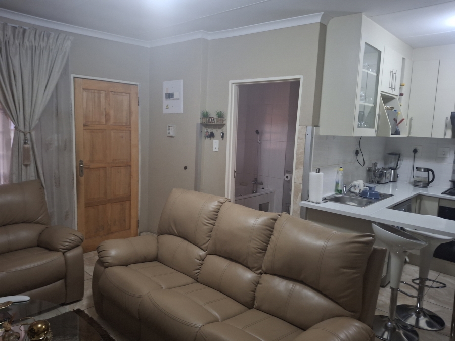 2 Bedroom Property for Sale in Commercia Gauteng