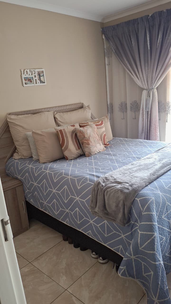 2 Bedroom Property for Sale in Commercia Gauteng