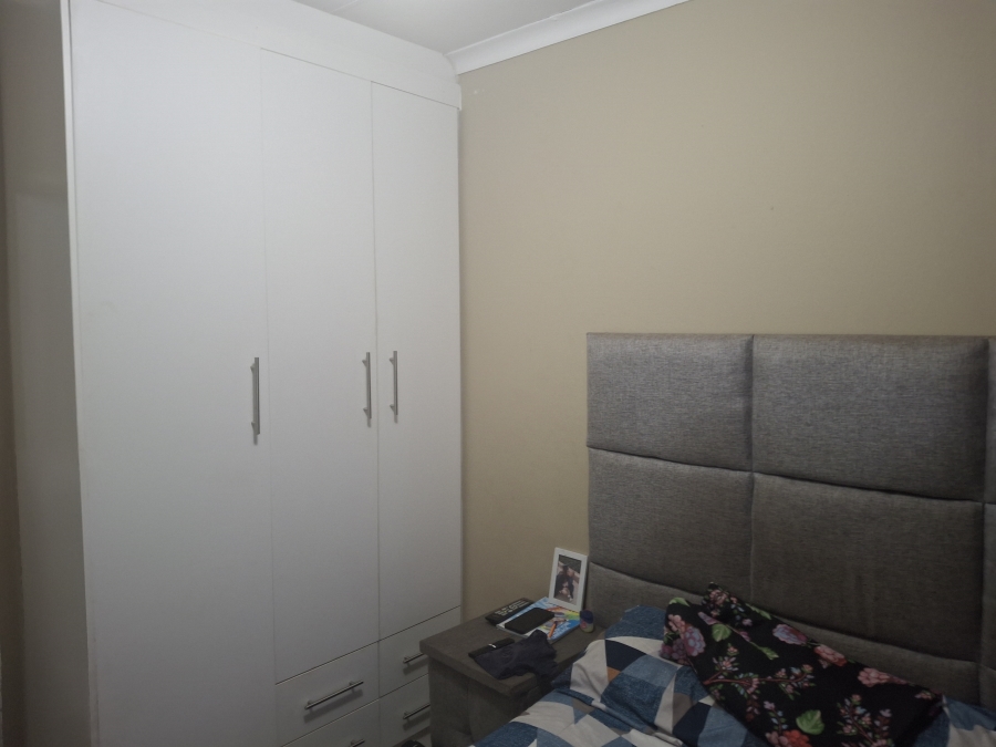 2 Bedroom Property for Sale in Commercia Gauteng