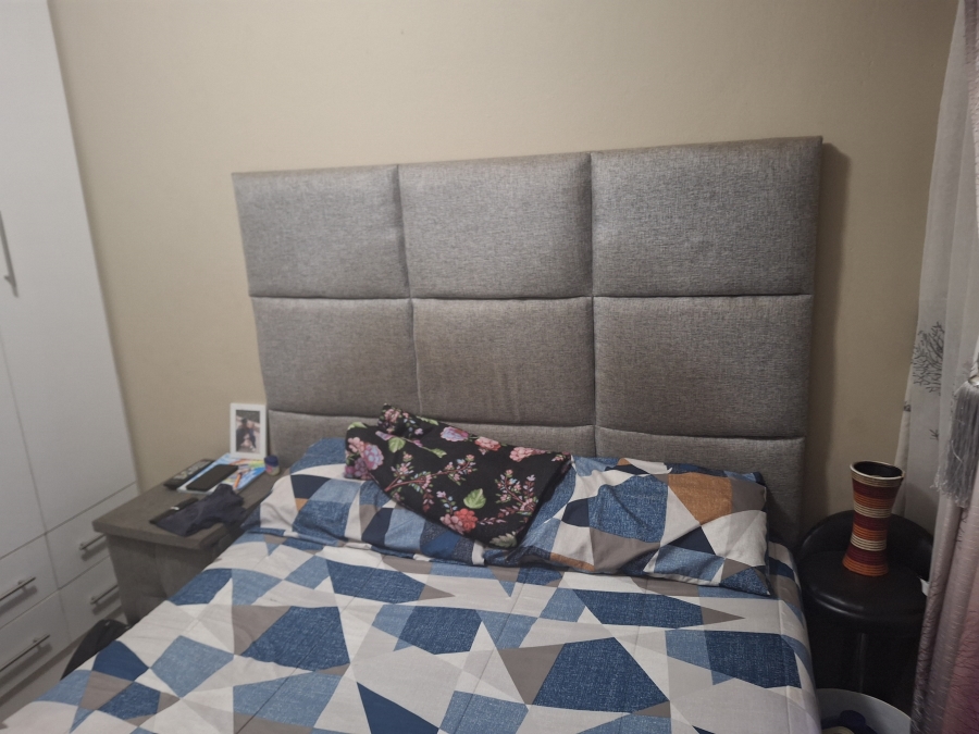 2 Bedroom Property for Sale in Commercia Gauteng