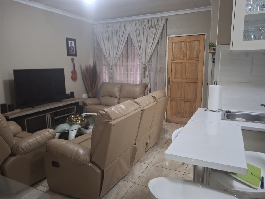 2 Bedroom Property for Sale in Commercia Gauteng