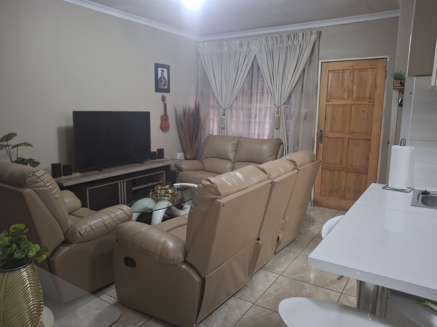 2 Bedroom Property for Sale in Commercia Gauteng