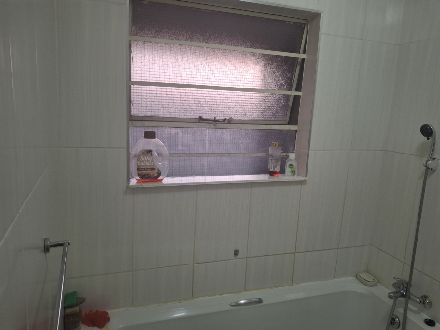 2 Bedroom Property for Sale in Commercia Gauteng