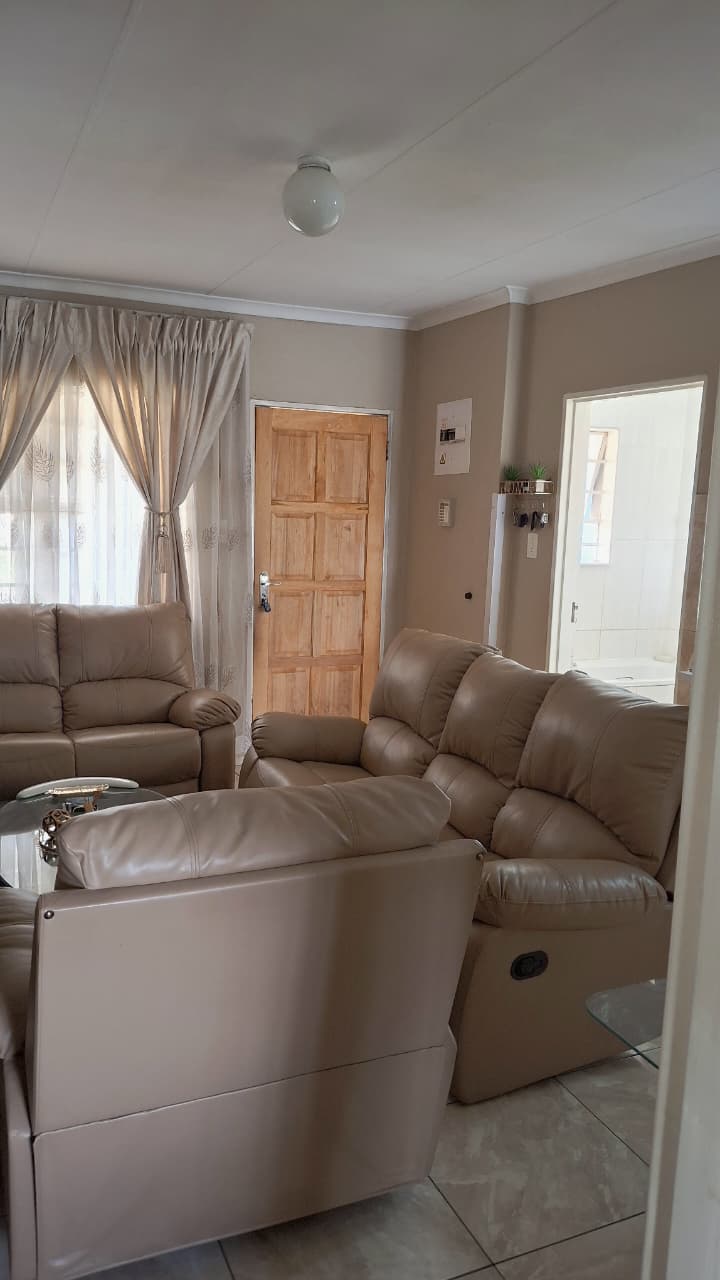 2 Bedroom Property for Sale in Commercia Gauteng