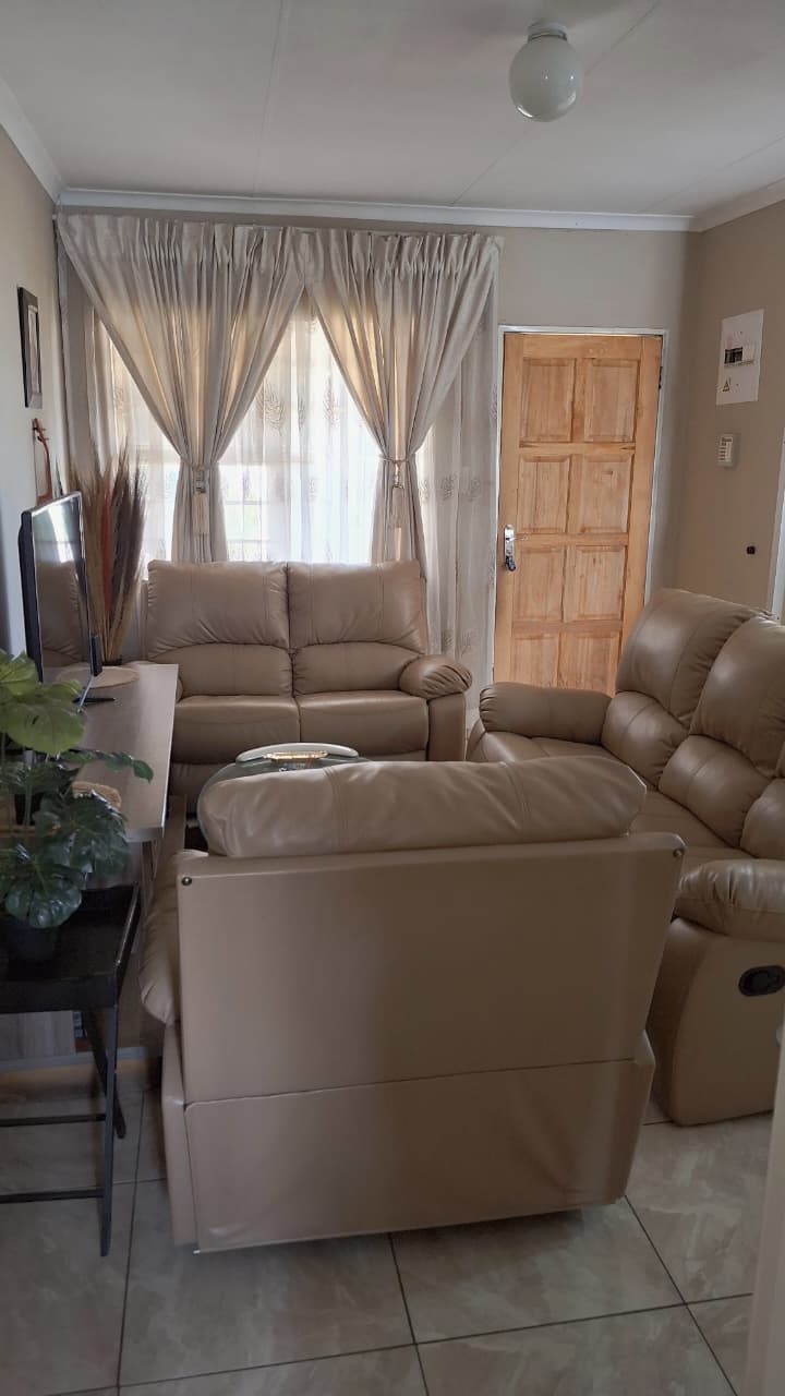 2 Bedroom Property for Sale in Commercia Gauteng