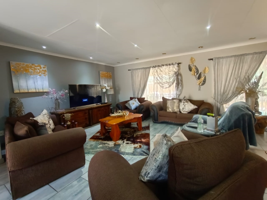 2 Bedroom Property for Sale in Vanderbijlpark SW 5 Gauteng