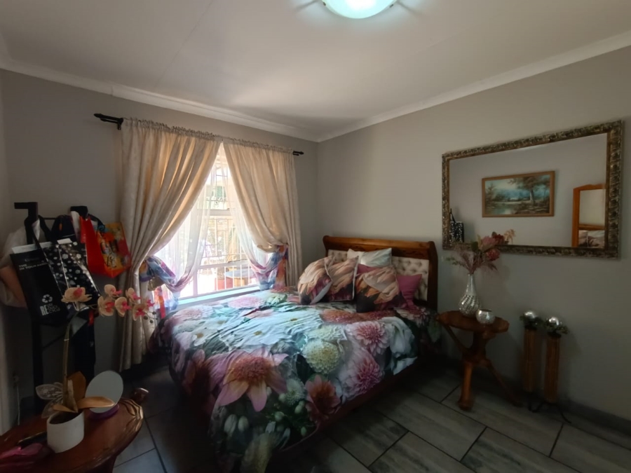 2 Bedroom Property for Sale in Vanderbijlpark SW 5 Gauteng